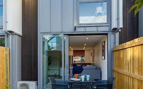 City Lights Retreat With Carpark 2 Bed 2 Bath